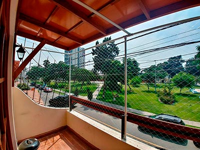 trabajo malla en balcón