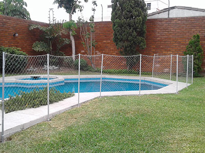 trabajo malla en piscina